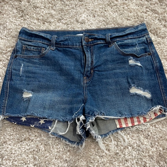 Old Navy Boyfriend Mid Rise Shorts - Picture 1 of 4